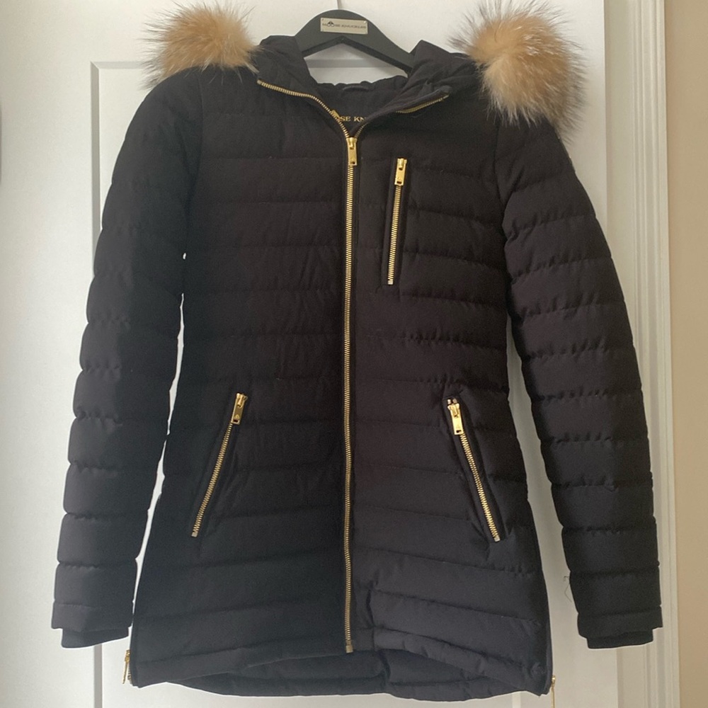 Moose Knuckles xs jacket. Fur hood liner is removable.